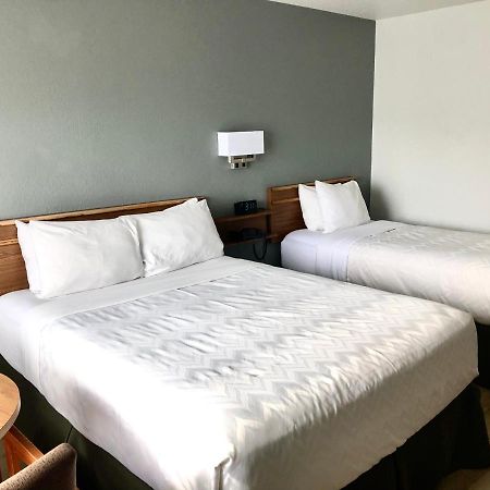 Super 8 By Wyndham Fort Bragg Bagian luar foto