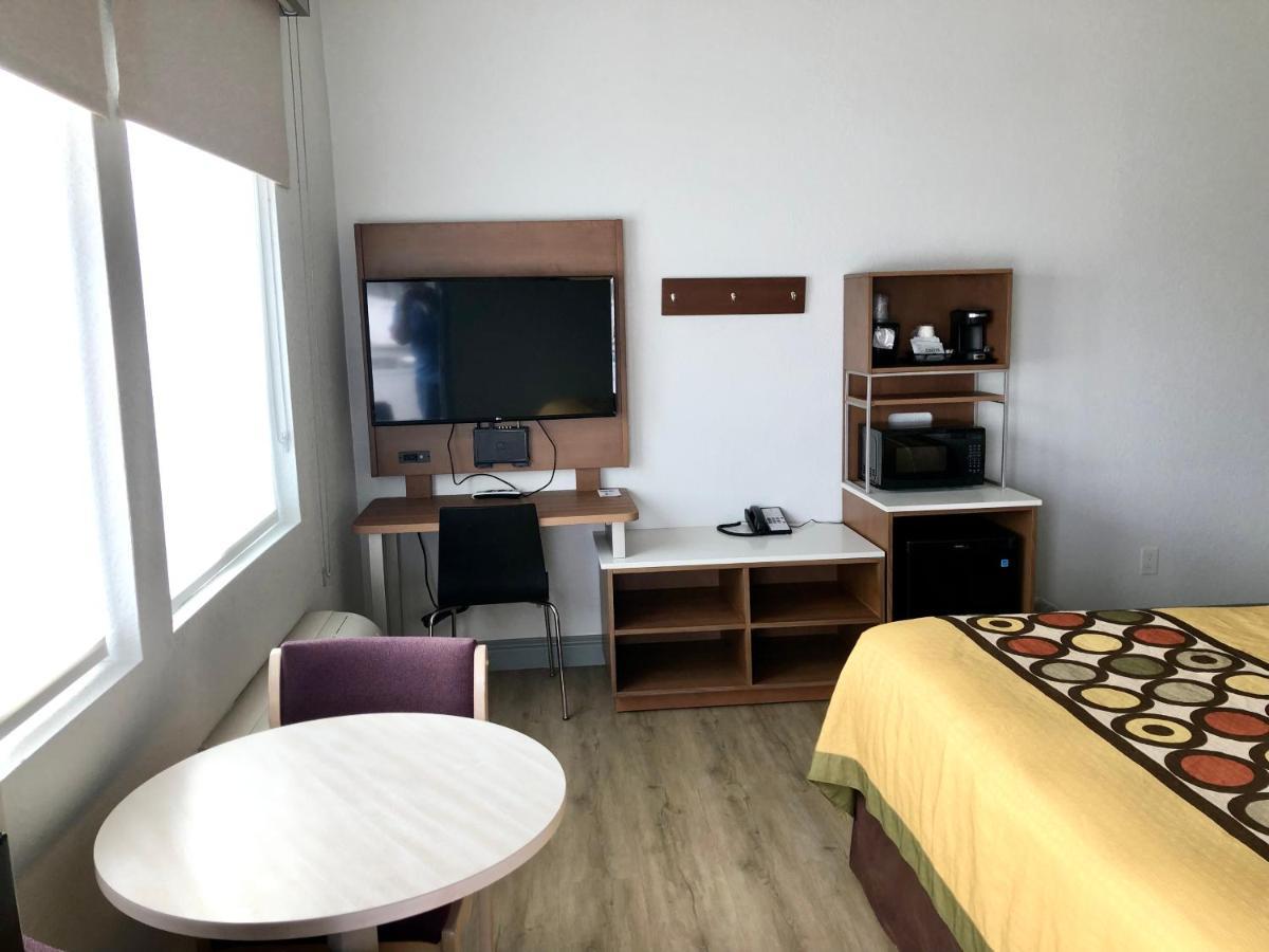 Super 8 By Wyndham Fort Bragg Bagian luar foto