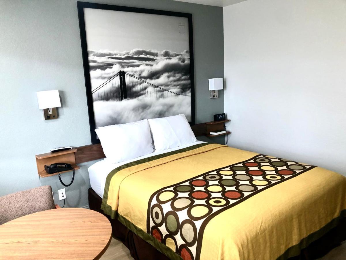 Super 8 By Wyndham Fort Bragg Bagian luar foto