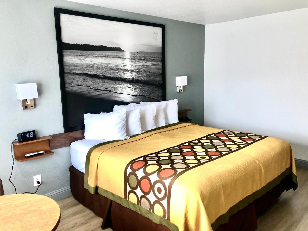 Super 8 By Wyndham Fort Bragg Bagian luar foto