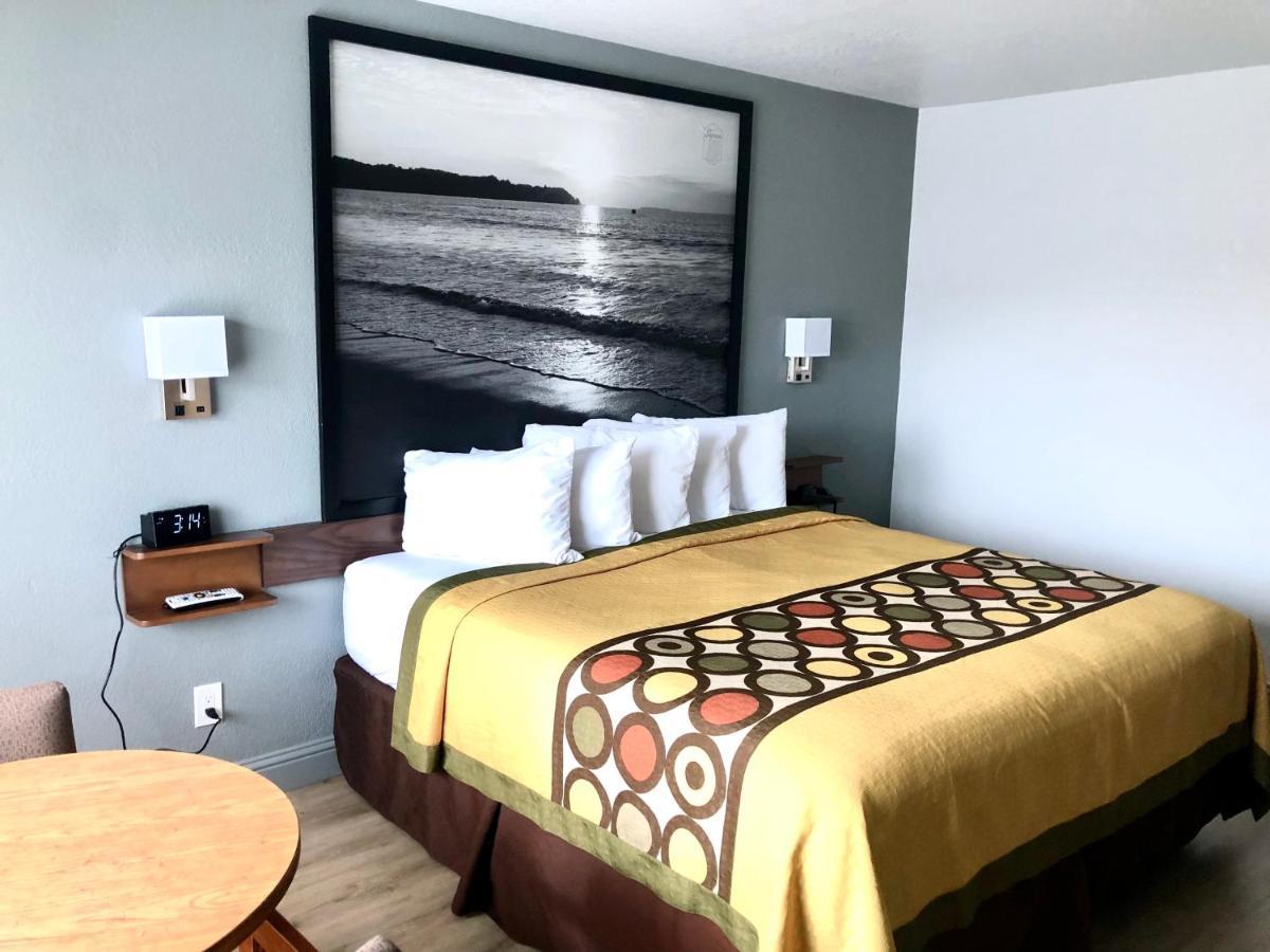 Super 8 By Wyndham Fort Bragg Bagian luar foto