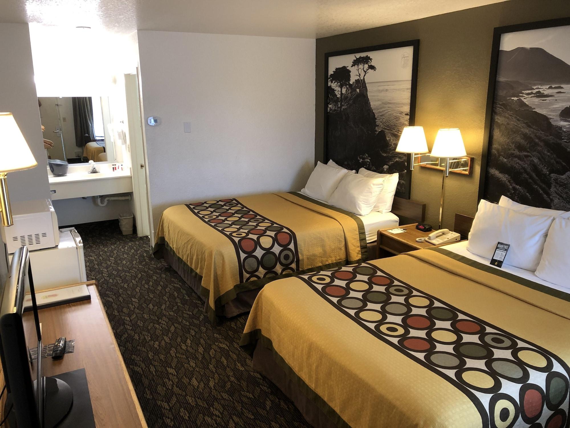 Super 8 By Wyndham Fort Bragg Bagian luar foto