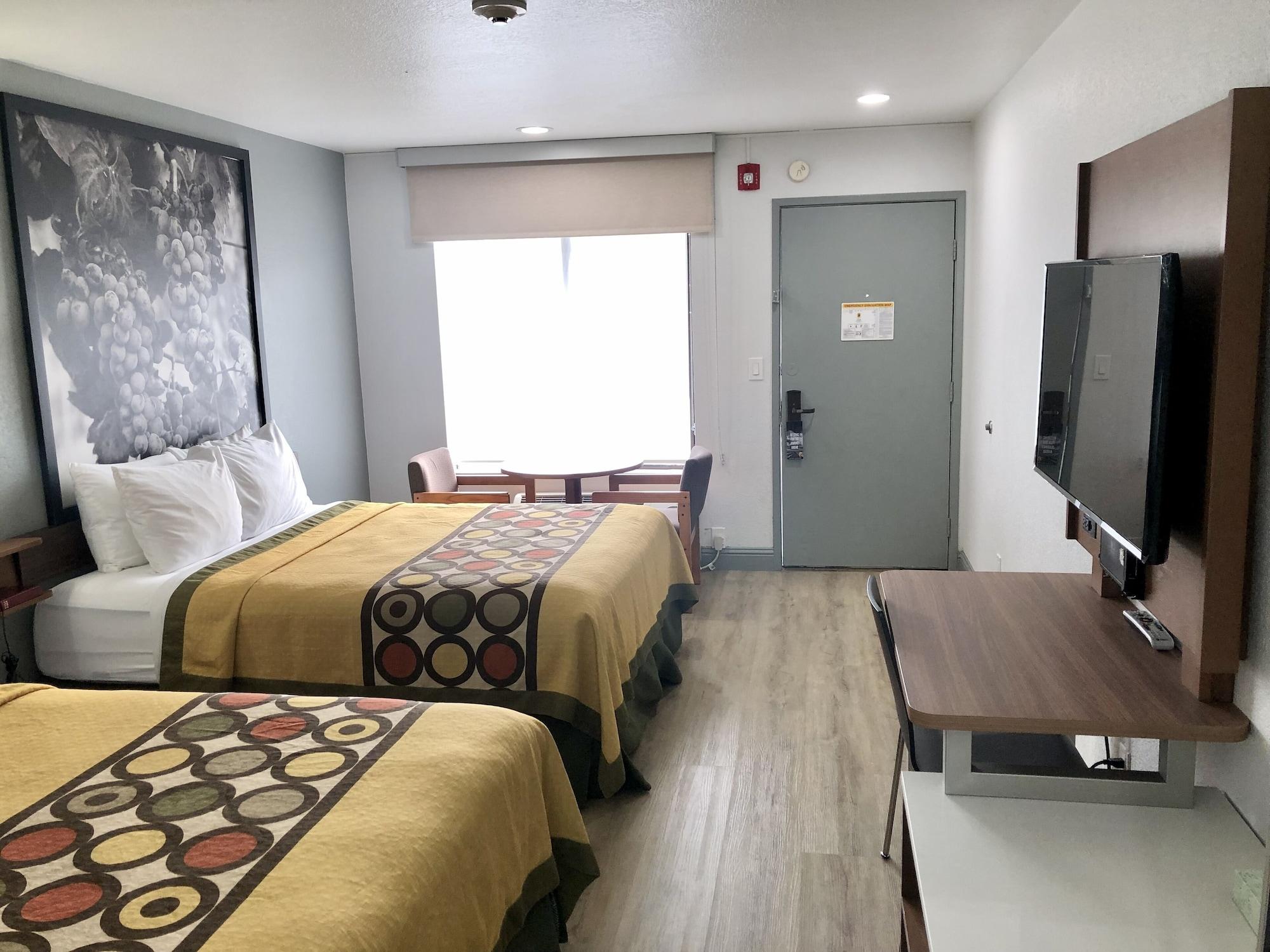 Super 8 By Wyndham Fort Bragg Bagian luar foto