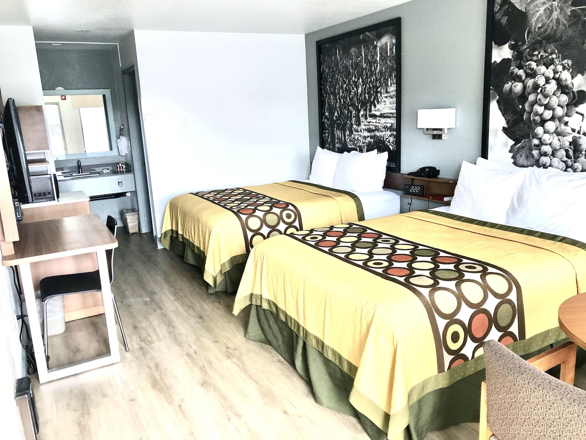 Super 8 By Wyndham Fort Bragg Bagian luar foto