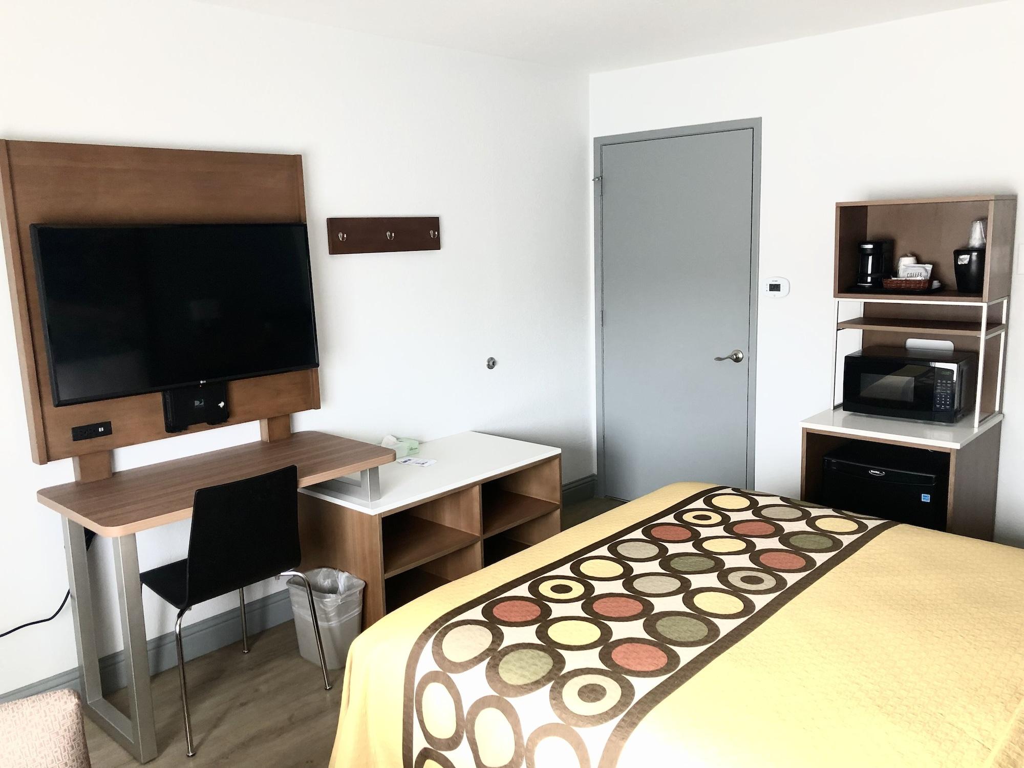 Super 8 By Wyndham Fort Bragg Bagian luar foto