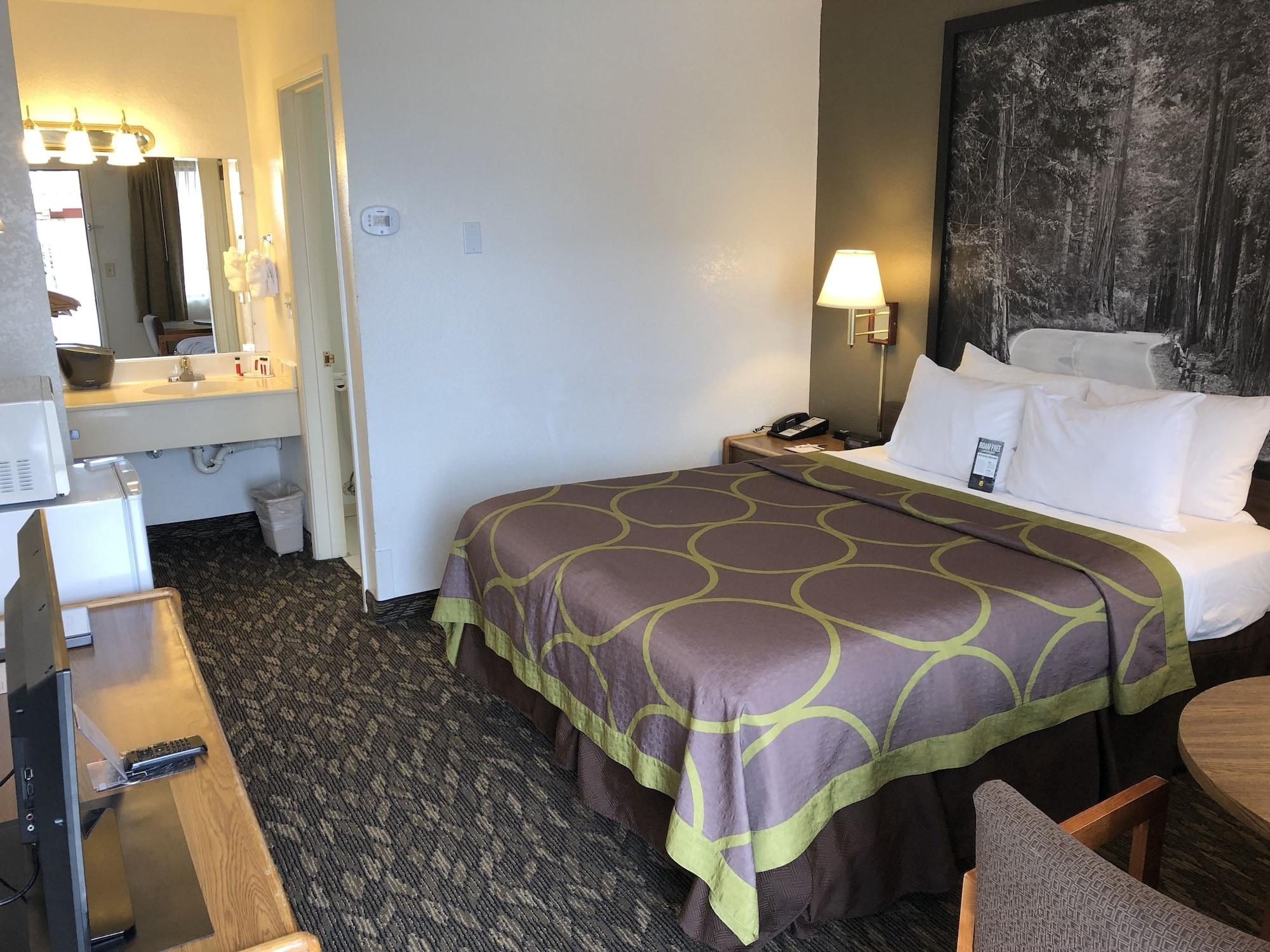Super 8 By Wyndham Fort Bragg Bagian luar foto