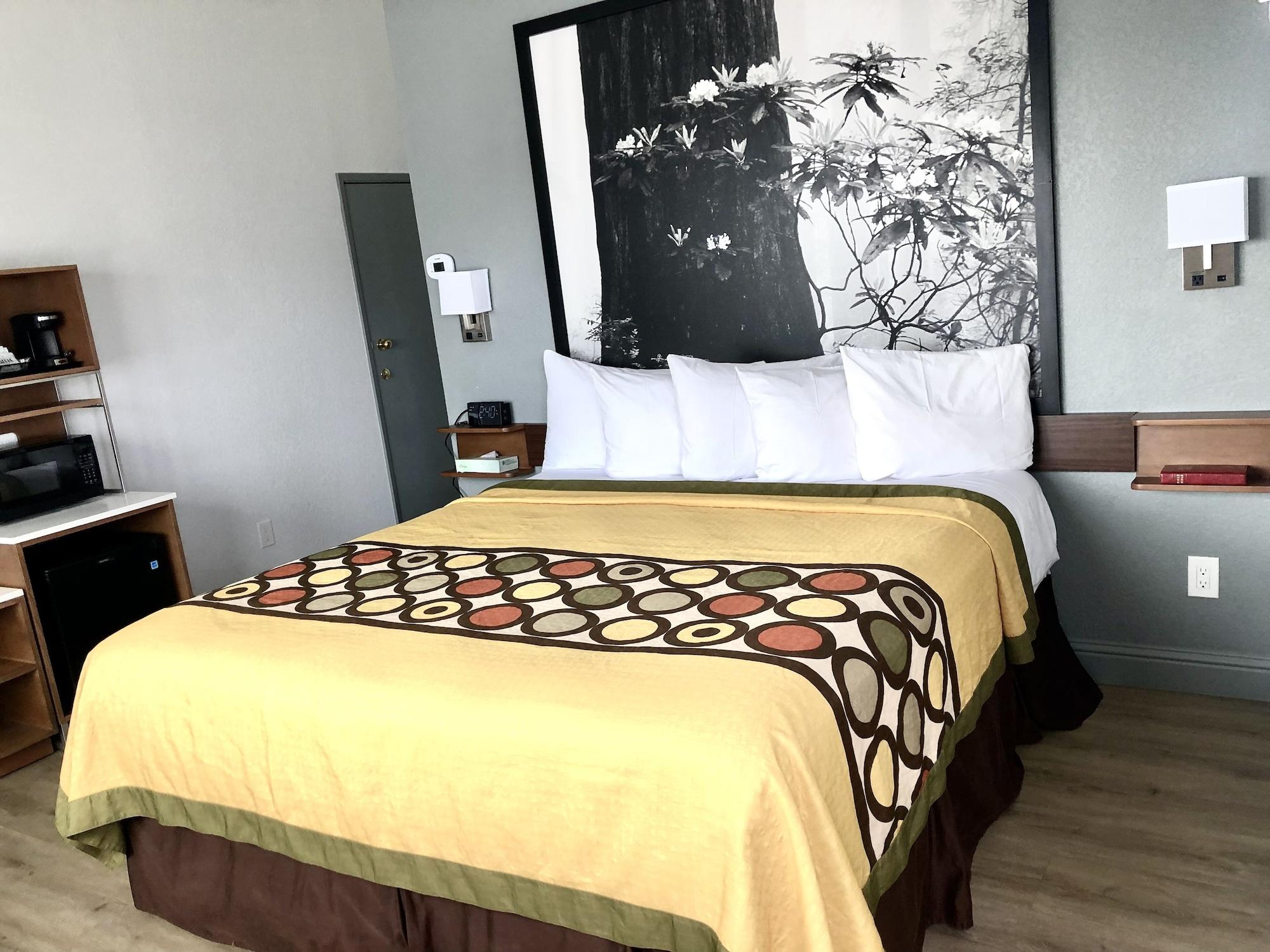 Super 8 By Wyndham Fort Bragg Bagian luar foto