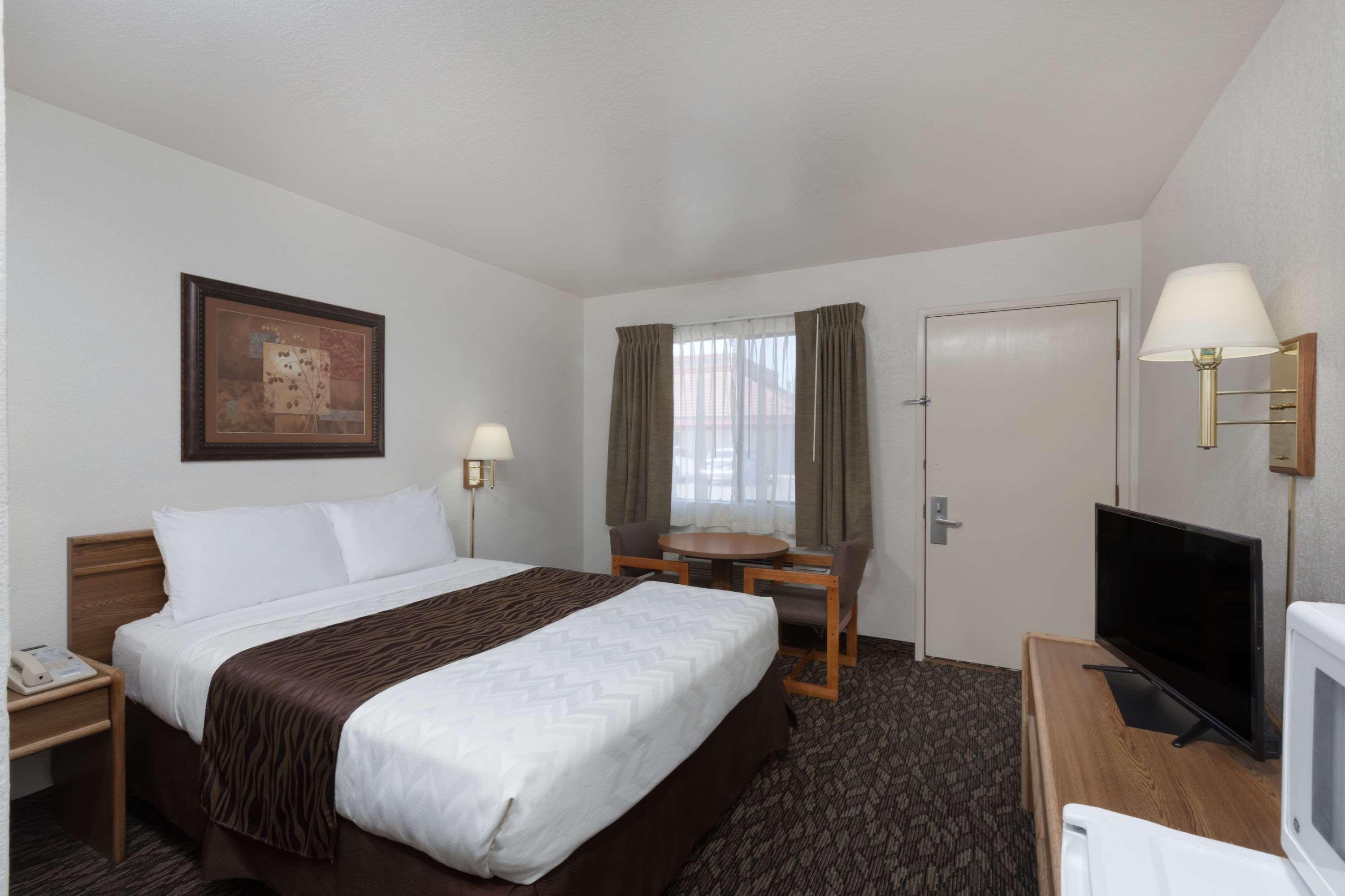 Super 8 By Wyndham Fort Bragg Bagian luar foto