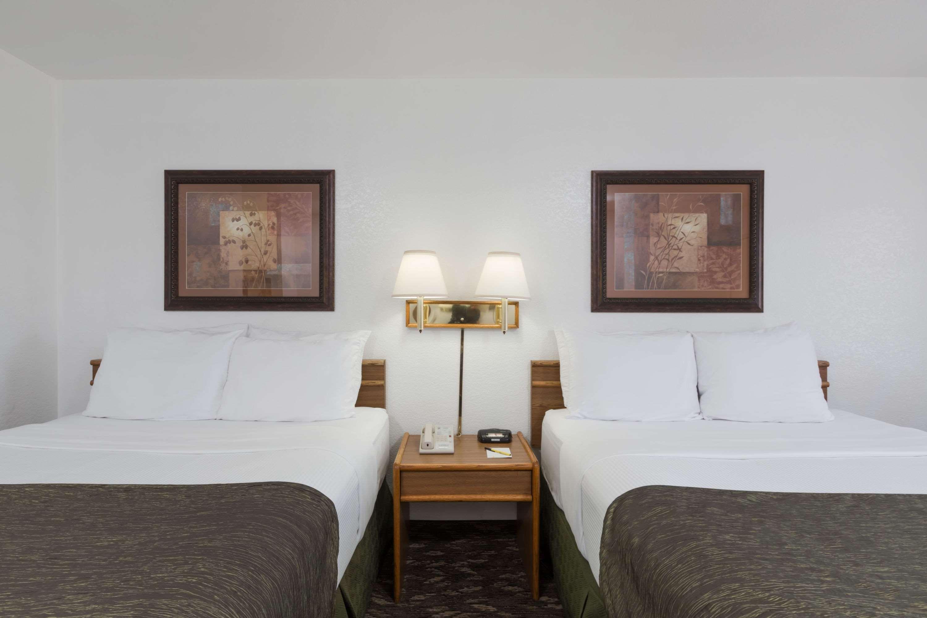 Super 8 By Wyndham Fort Bragg Bagian luar foto