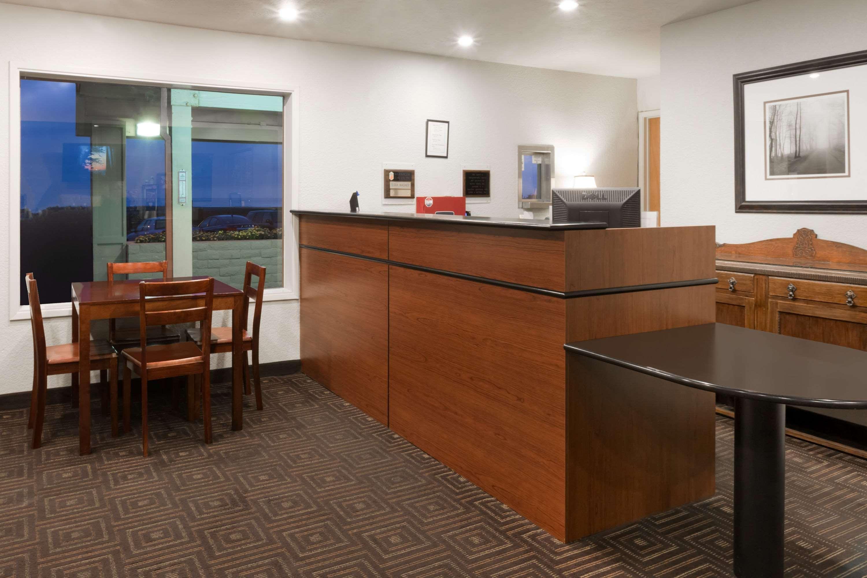 Super 8 By Wyndham Fort Bragg Bagian luar foto
