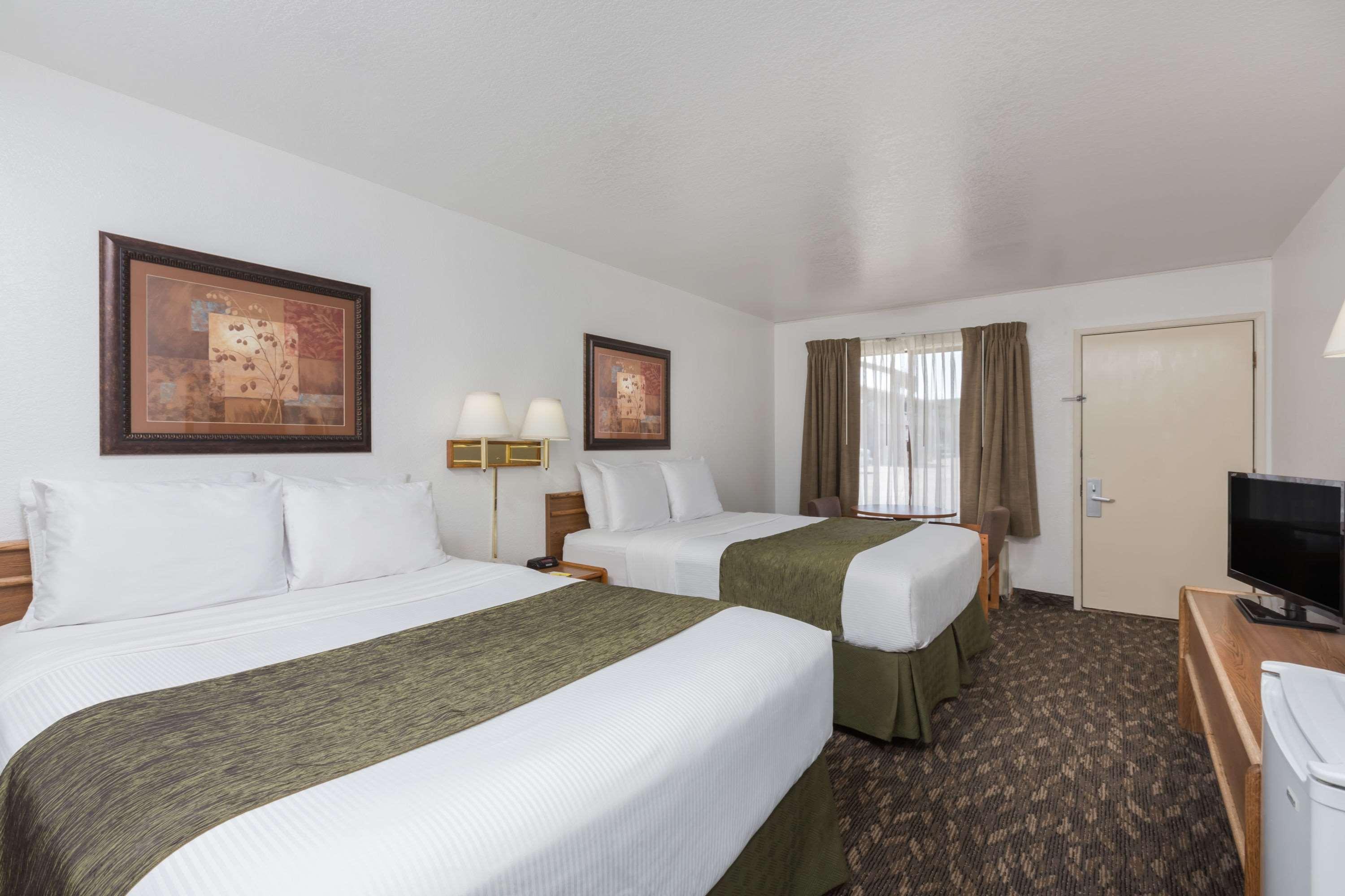 Super 8 By Wyndham Fort Bragg Bagian luar foto