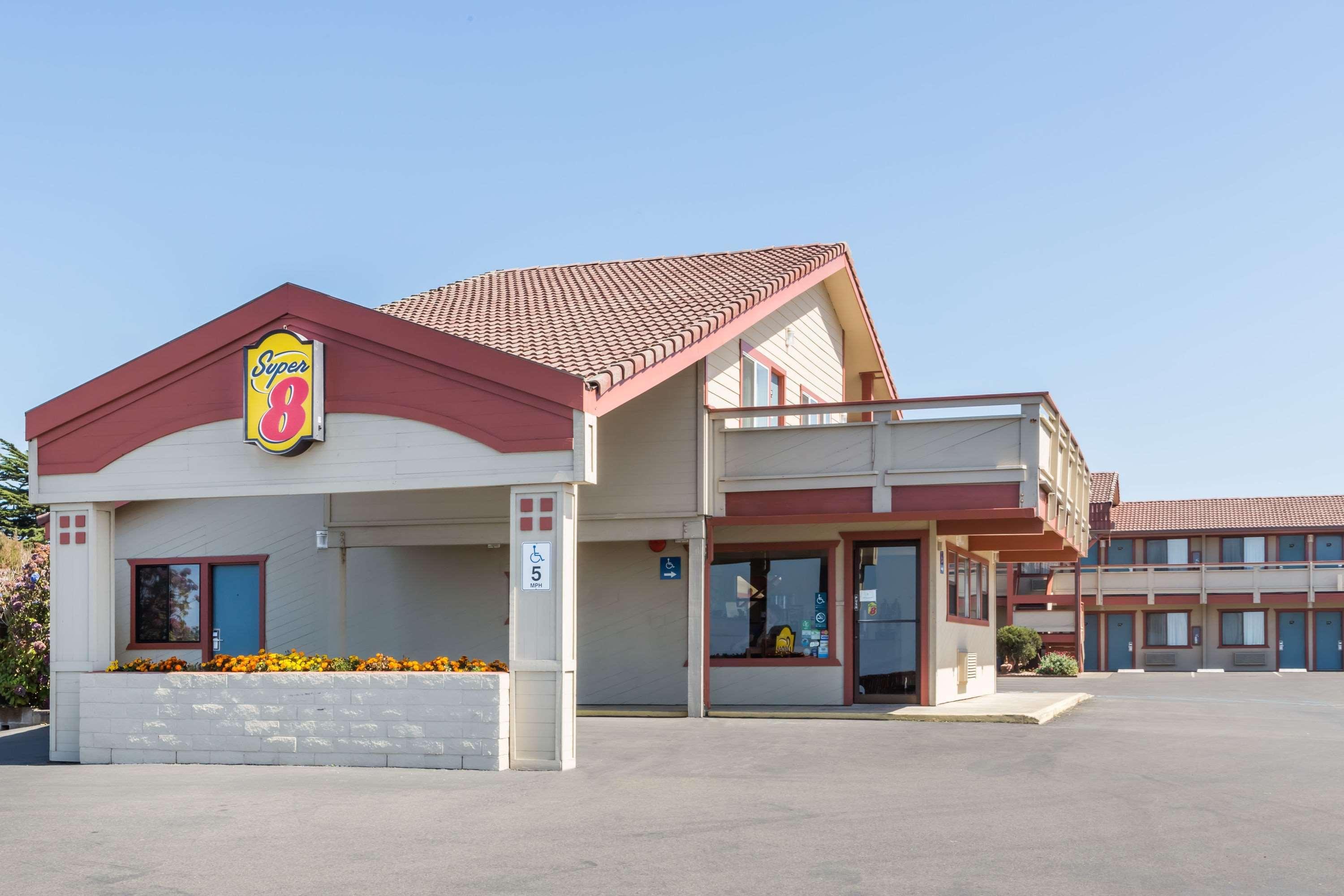 Super 8 By Wyndham Fort Bragg Bagian luar foto