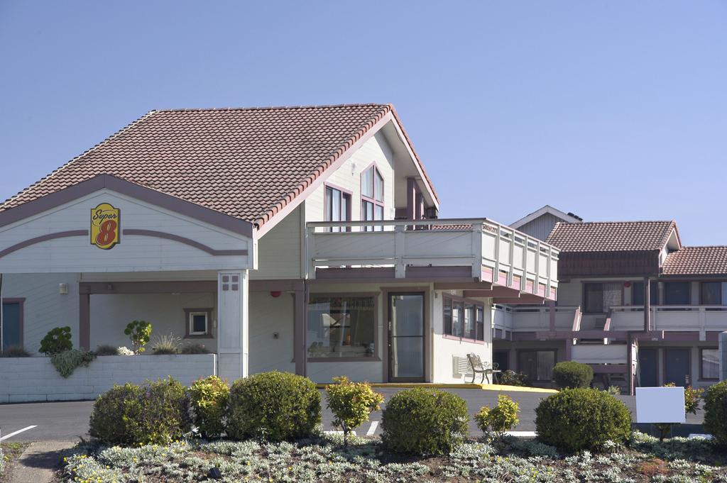 Super 8 By Wyndham Fort Bragg Bagian luar foto