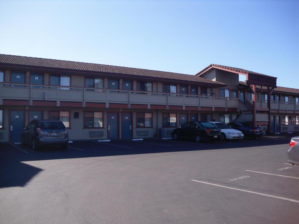 Super 8 By Wyndham Fort Bragg Bagian luar foto