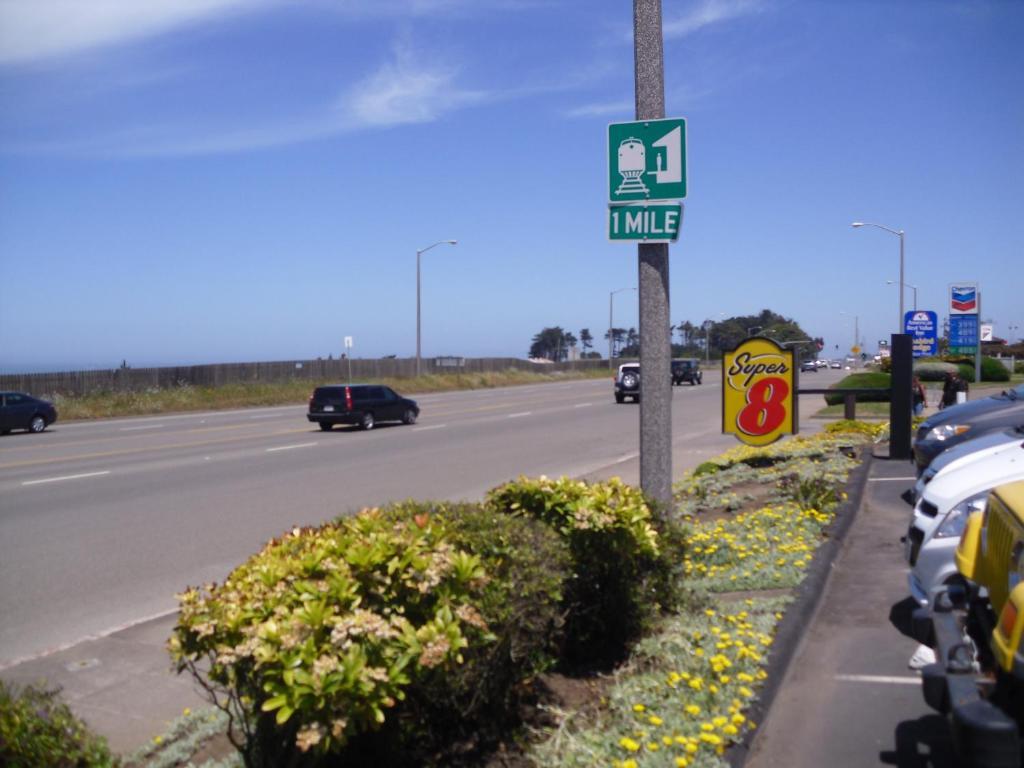Super 8 By Wyndham Fort Bragg Bagian luar foto