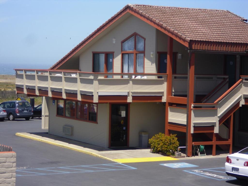 Super 8 By Wyndham Fort Bragg Bagian luar foto