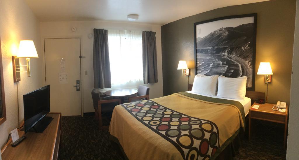 Super 8 By Wyndham Fort Bragg Bagian luar foto